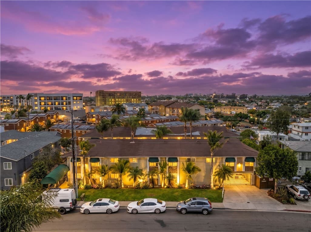 2217 Burroughs St, San Diego, Active - Home for Sale