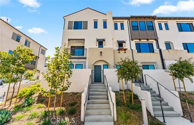 108 Pickwick Ln Court, Burbank, Active - Home for Sale