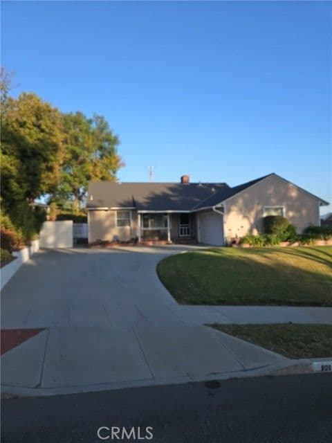 806 Stanford, Burbank, Active - Home for Sale
