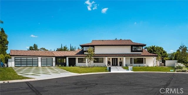 10282 Old Lamplighter Ln, Villa Park, Active - Home for Sale