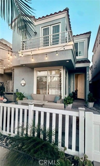 422 8th St, Huntington Beach, Active - Home for Sale