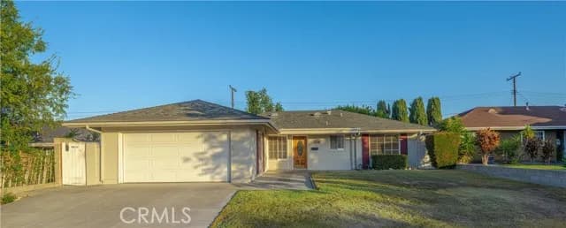 23051 Cavanaugh Rd, Lake Forest, Active - Home for Sale
