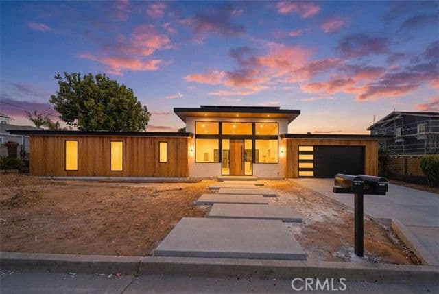 1211 Kelly St, Oceanside, Active - Home for Sale