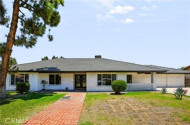 1033 Alta Loma, Corona, Active - Home for Sale