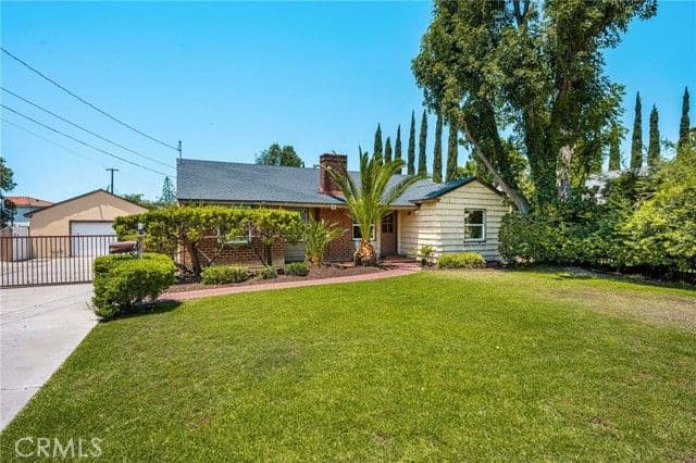 886 N Cambridge, Orange, Active - Home for Sale