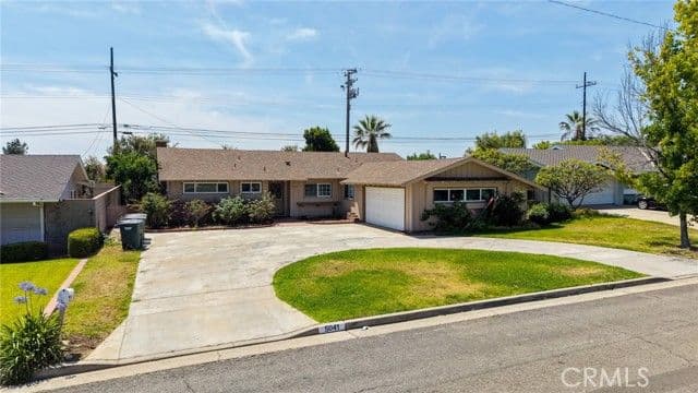 5041 Ridglea Ave, Buena Park, Active - Home for Sale
