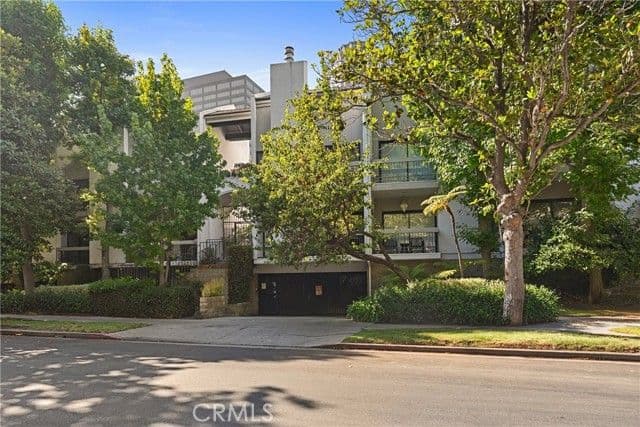 10933 Wellworth Ave, Los Angeles, Active - Home for Sale