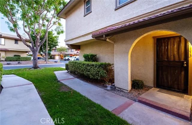 25173 Oak Canyon, Lake Forest, Active - Home for Sale
