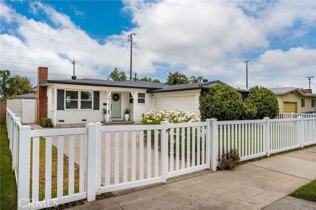 944 W Acacia Ave, Orange, Active - Home for Sale