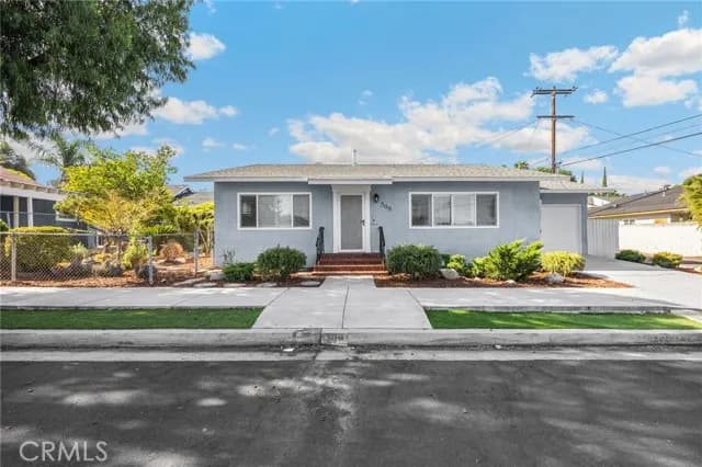 308 W 10th St, Corona, Active - Home for Sale