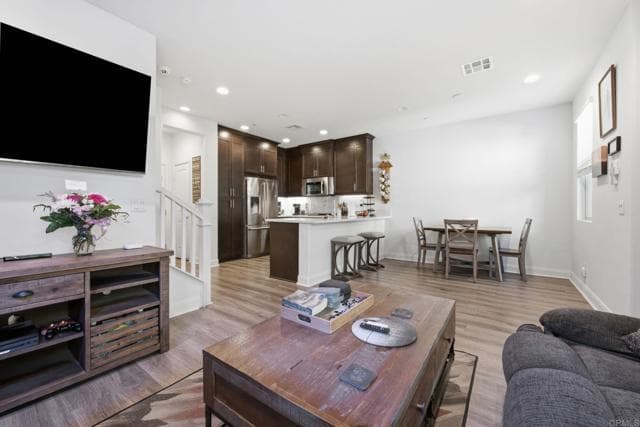 2117 Solara Ln, Vista, Active - Home for Sale