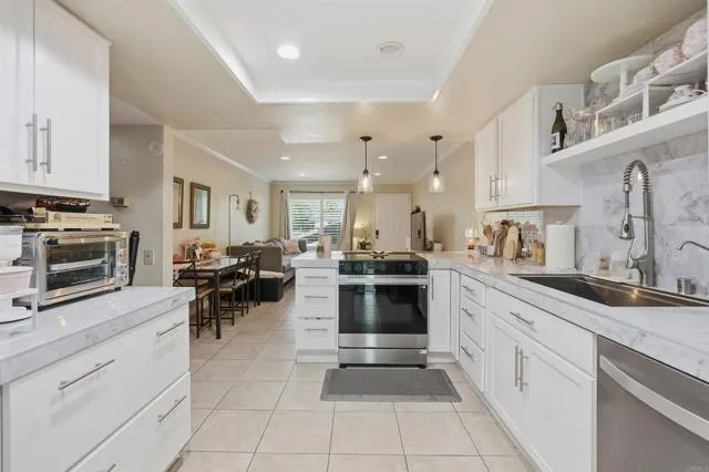 569 E St, Chula Vista, Active - Home for Sale