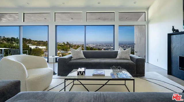9336 Lloydcrest Dr, Beverly Hills, Active - Home for Sale