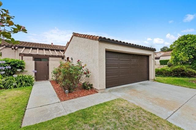 2068 Golden Circle Dr, Escondido, Active - Home for Sale