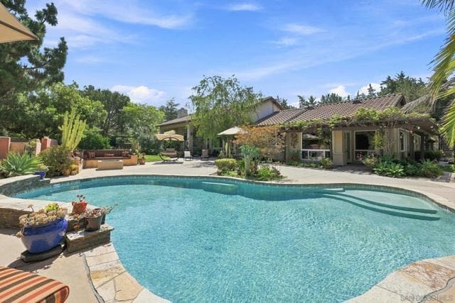3501 Lone Hill Ln, Encinitas, Active - Home for Sale