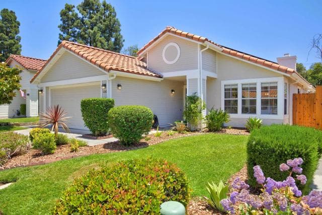 2110 Shadetree Ln, Escondido, Active - Home for Sale