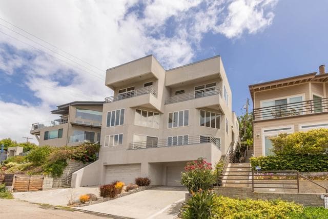 2511 Manchester Ave, Encinitas, Active - Home for Sale