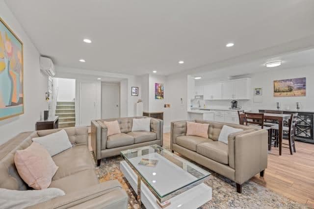 8963 Caminito Fresco, La Jolla, Active - Home for Sale