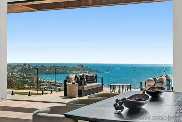 8421 Whale Watch Way, La Jolla, Active - Home for Sale