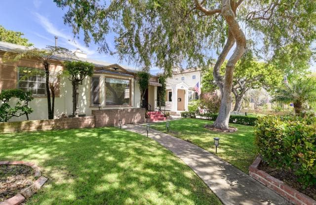 242 G Ave, Coronado, Active - Home for Sale