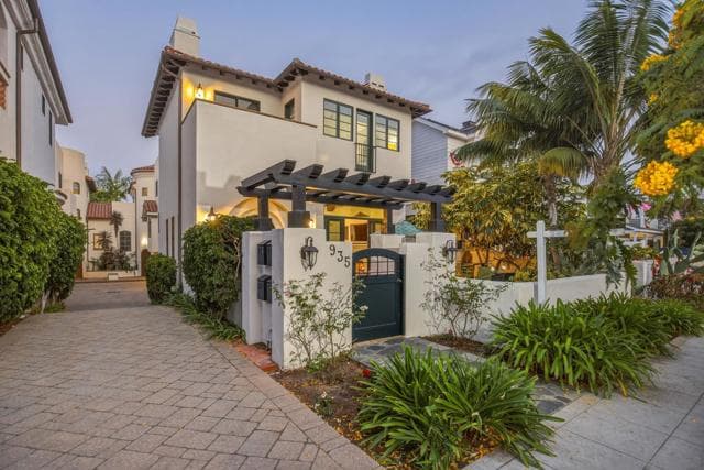 935 F Ave, Coronado, Active - Home for Sale