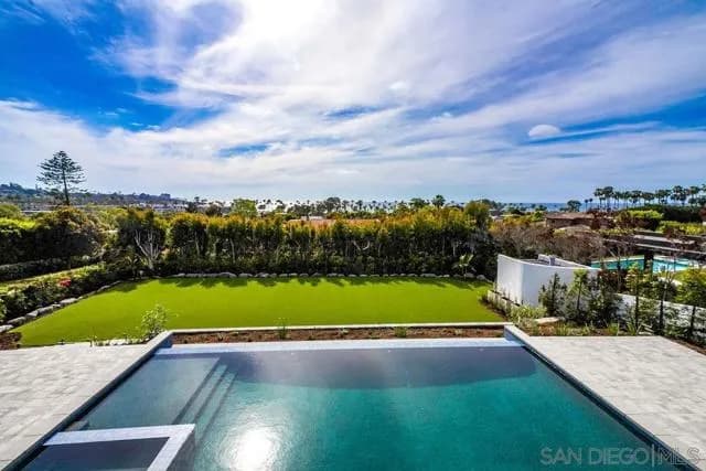 8308 Calle Del Cielo, La Jolla, Active - Home for Sale