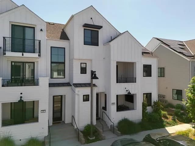 1402 Anacona Place, Encinitas, Active - Home for Sale