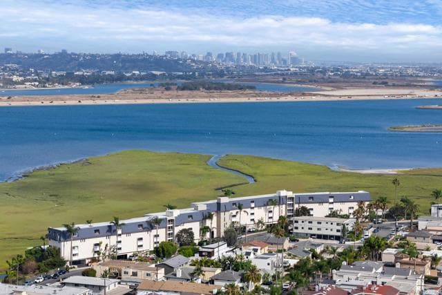 4015 Crown Point Dr, San Diego, Active - Home for Sale