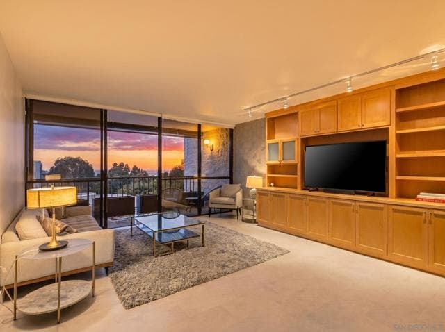2500 Torrey Pines Rd, La Jolla, Active - Home for Sale