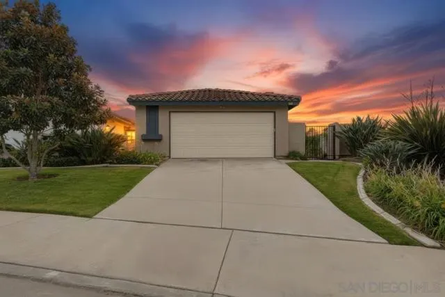 203 Carissa Dr, Oceanside, Active - Home for Sale