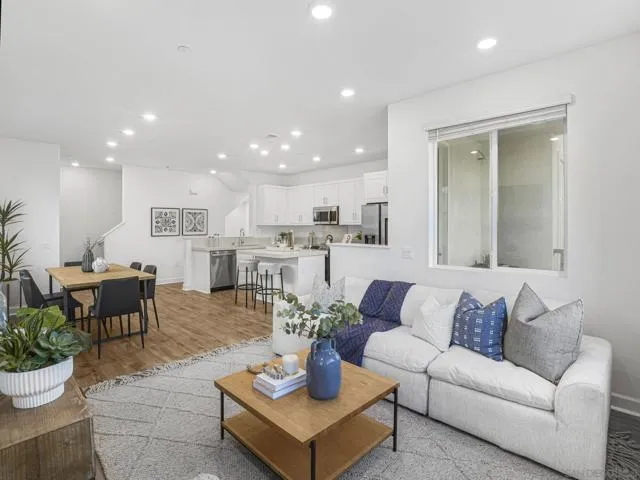828 Makani St, Chula Vista, Active - Home for Sale