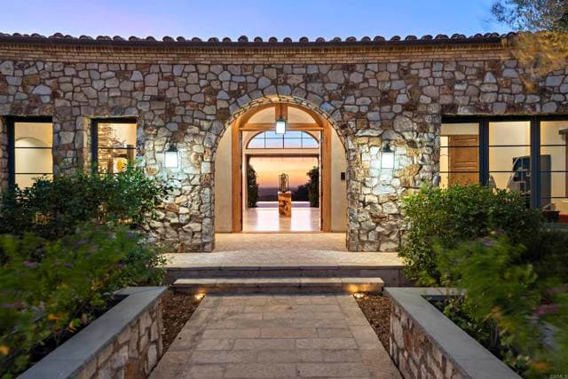 8114 Sendero De La Pradera, San Diego, Active - Home for Sale
