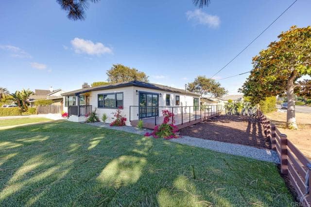 2101 Grandview St, Oceanside, Active - Home for Sale