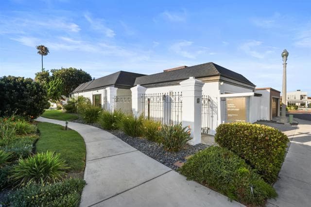 7 Gingertree Ln, Coronado, Active - Home for Sale