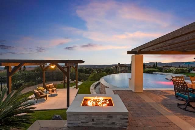 8062 Entrada De Luz E, San Diego, Active - Home for Sale