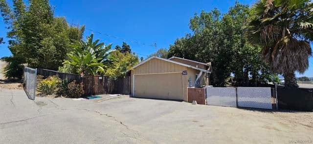 1622 S Santa Fe Ave, Vista, Active - Home for Sale