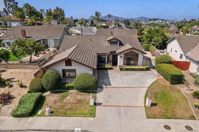 1693 W Country Club Ln, Escondido, Active - Home for Sale