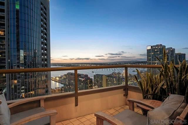 700 W E St, San Diego, Active - Home for Sale