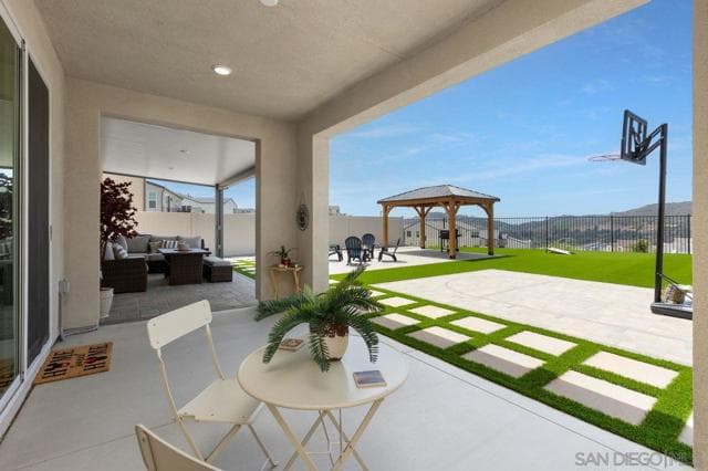 712 Meadowood St, Fallbrook, Active - Home for Sale