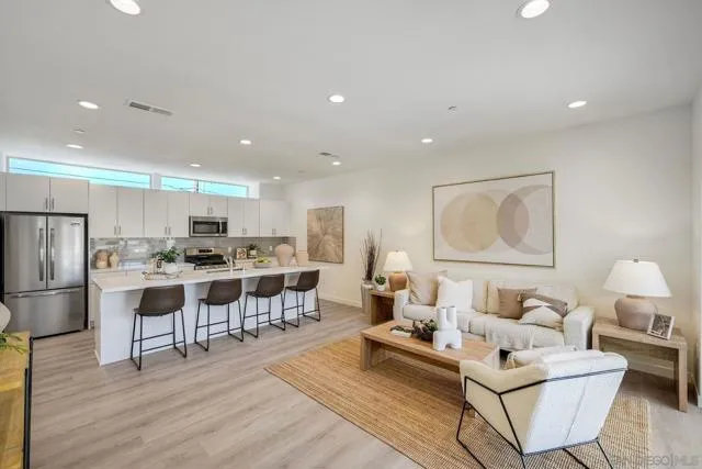 2240 Calle Chanate, San Diego, Active - Home for Sale