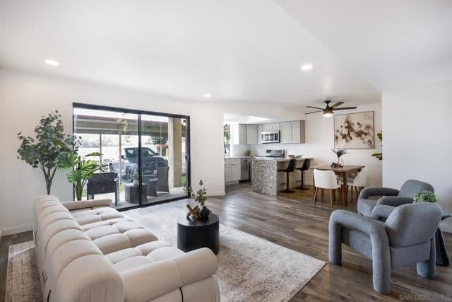 440 Citracado Pkwy, Escondido, Active - Home for Sale