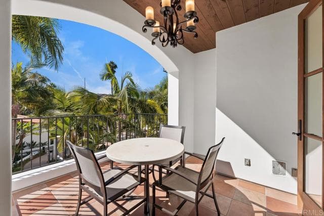 7323 Estrella De Mar Rd, Carlsbad, Active - Home for Sale