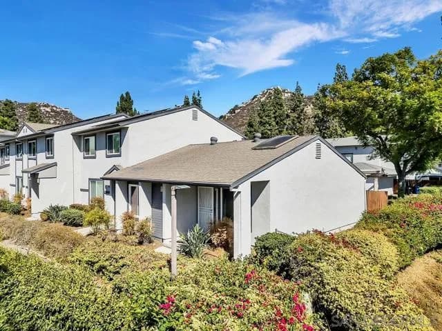 10604 Queen Jessica Ln, Santee, Active - Home for Sale