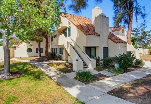 387 N Melrose, Vista, Active - Home for Sale